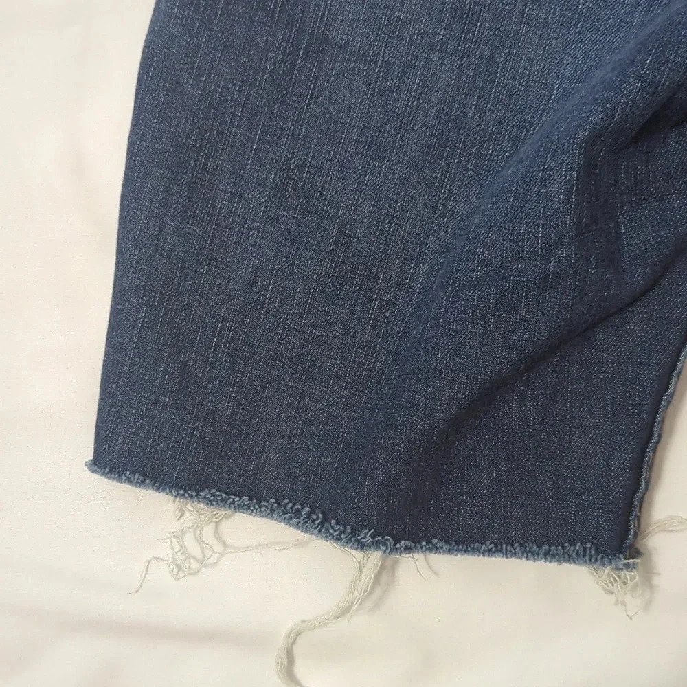 True Religion Riley Mid Rise Bermuda Short, Color Walking Dream Size 26 - Picture 12 of 14